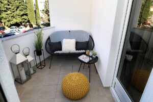 Fettflecken von der Terrasse entfernen