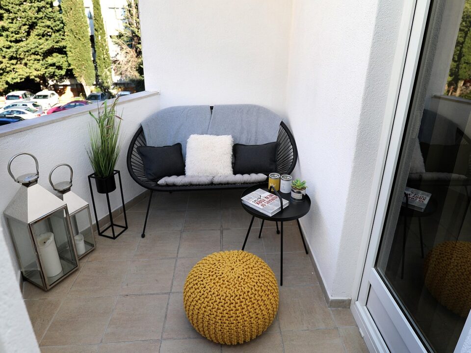 Fettflecken von der Terrasse entfernen