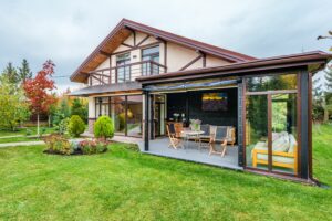 Terrassenpflege im Sommer