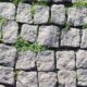 Terrassenfugen reinigen und Unkraut entfernen
